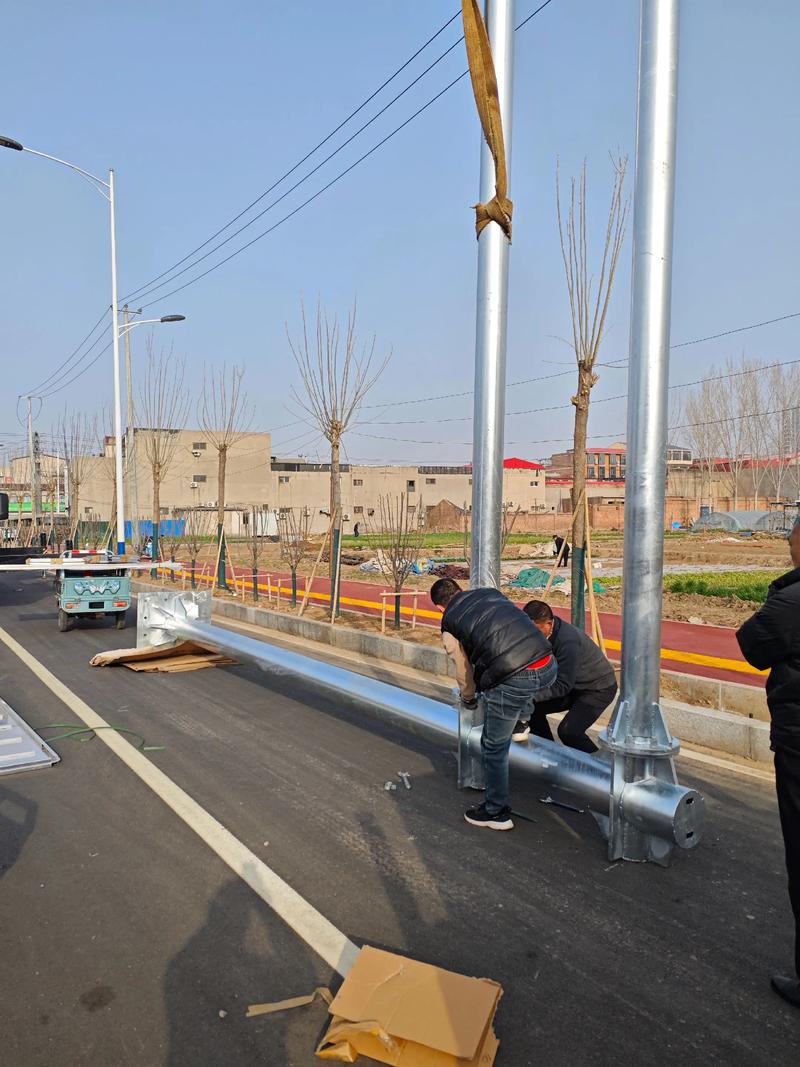 交通标志牌安装：城市道路安全的守护神
