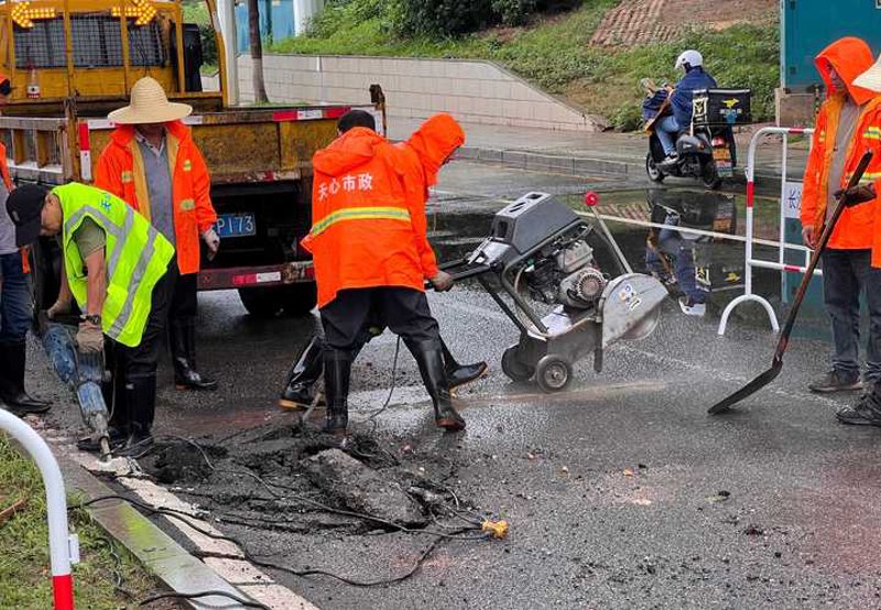 交通标志牌安装：城市道路的新名片